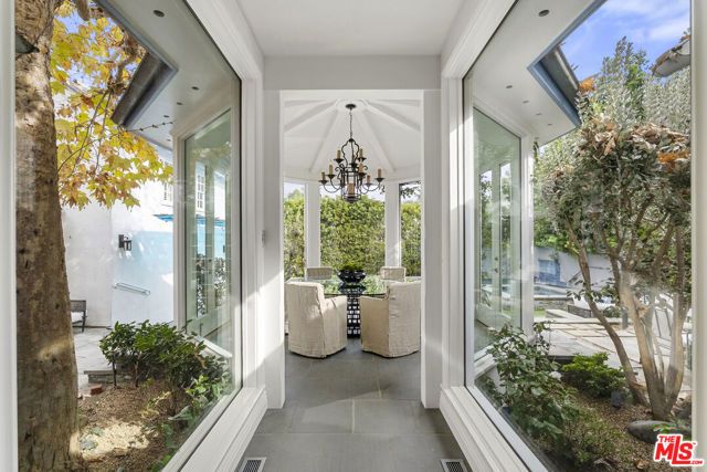 11948 S Saltair Terrace, Los Angeles, CA 90049