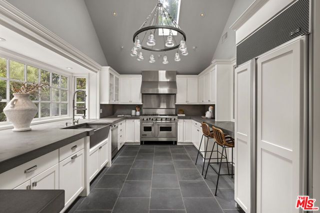 11948 S Saltair Terrace, Los Angeles, CA 90049