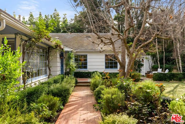 11948 S Saltair Terrace, Los Angeles, CA 90049