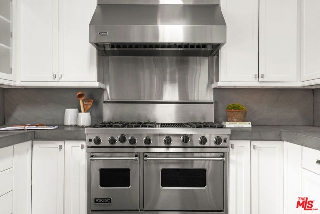 11948 S Saltair Terrace, Los Angeles, CA 90049