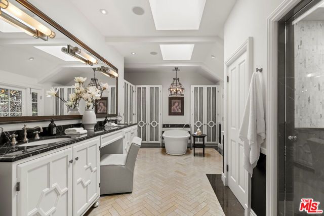 11948 S Saltair Terrace, Los Angeles, CA 90049