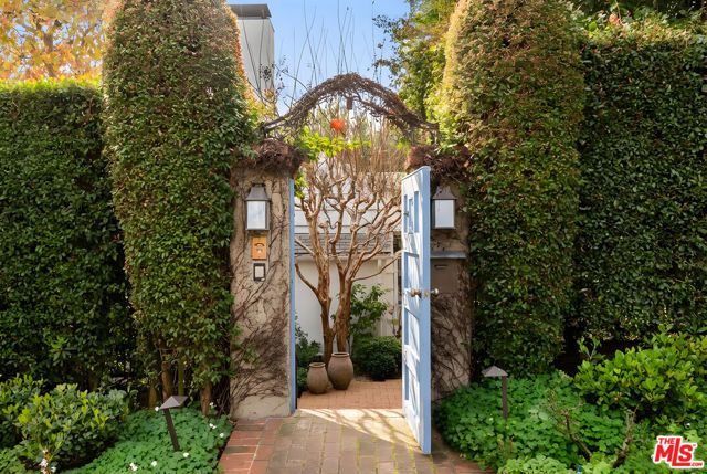 11948 S Saltair Terrace, Los Angeles, CA 90049