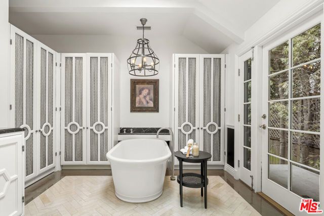 11948 S Saltair Terrace, Los Angeles, CA 90049