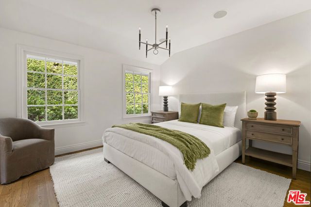 11948 S Saltair Terrace, Los Angeles, CA 90049