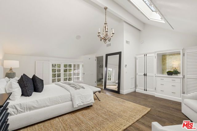 11948 S Saltair Terrace, Los Angeles, CA 90049