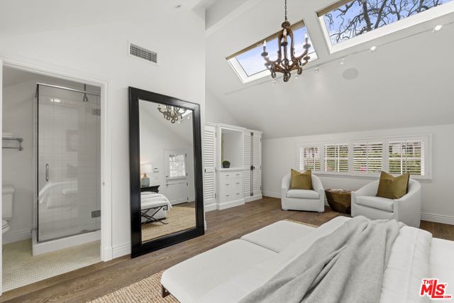 11948 S Saltair Terrace, Los Angeles, CA 90049