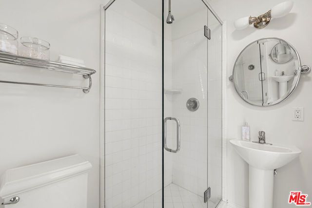 11948 S Saltair Terrace, Los Angeles, CA 90049