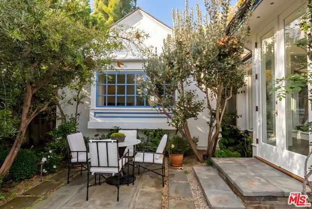 11948 S Saltair Terrace, Los Angeles, CA 90049