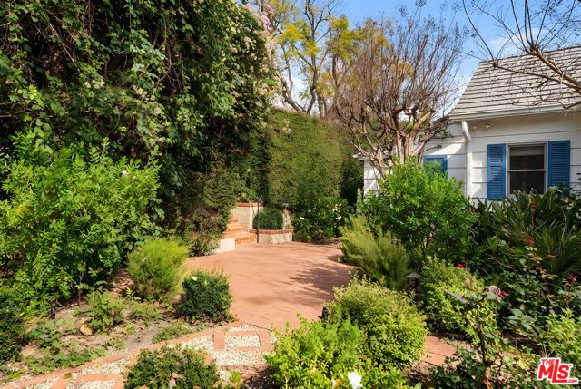 11948 S Saltair Terrace, Los Angeles, CA 90049