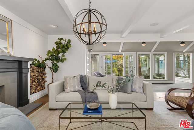 11948 S Saltair Terrace, Los Angeles, CA 90049