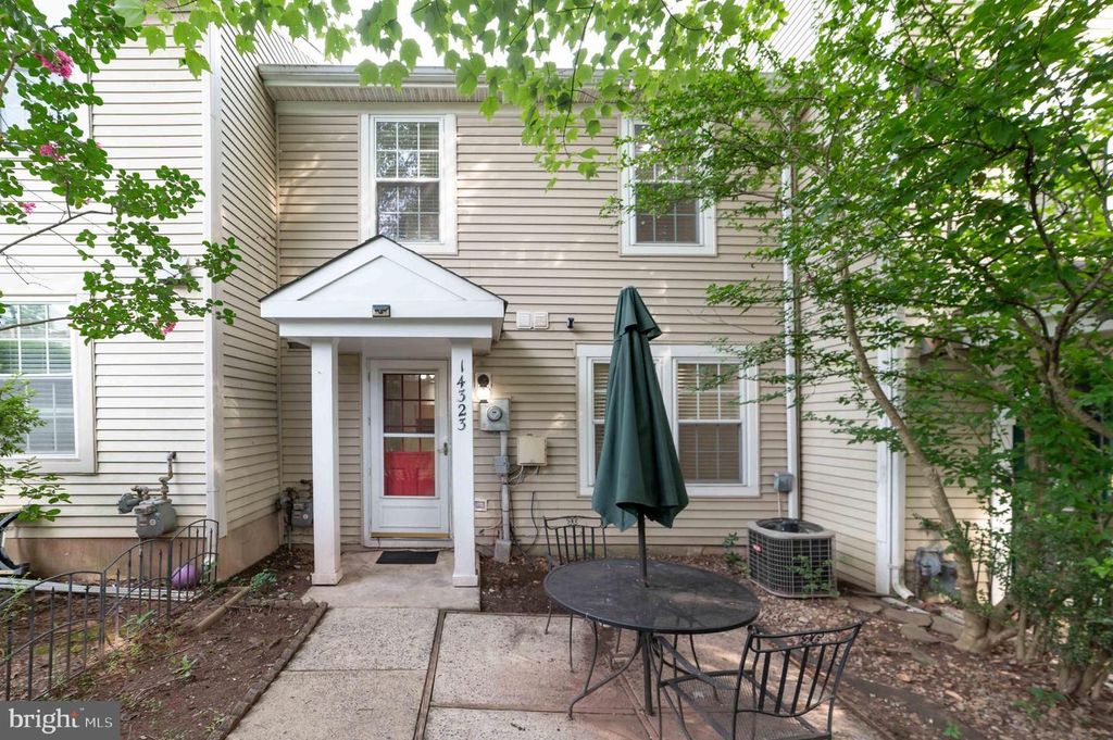 14323 JOHNNY MOORE CT, Centreville, VA 20120