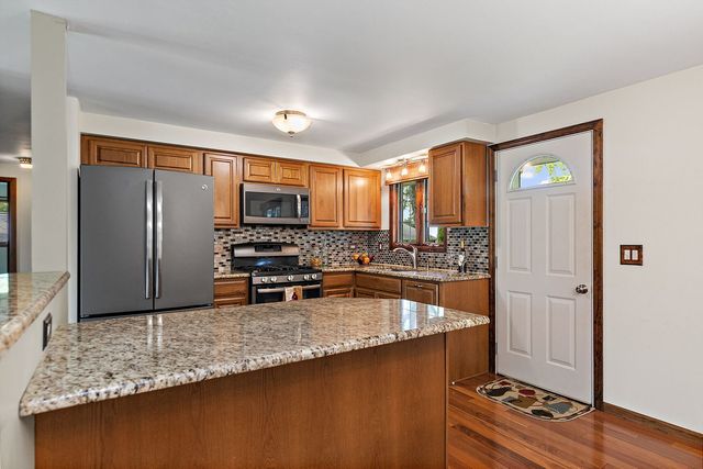 1804 Syracuse Lane, Schaumburg, IL 60193