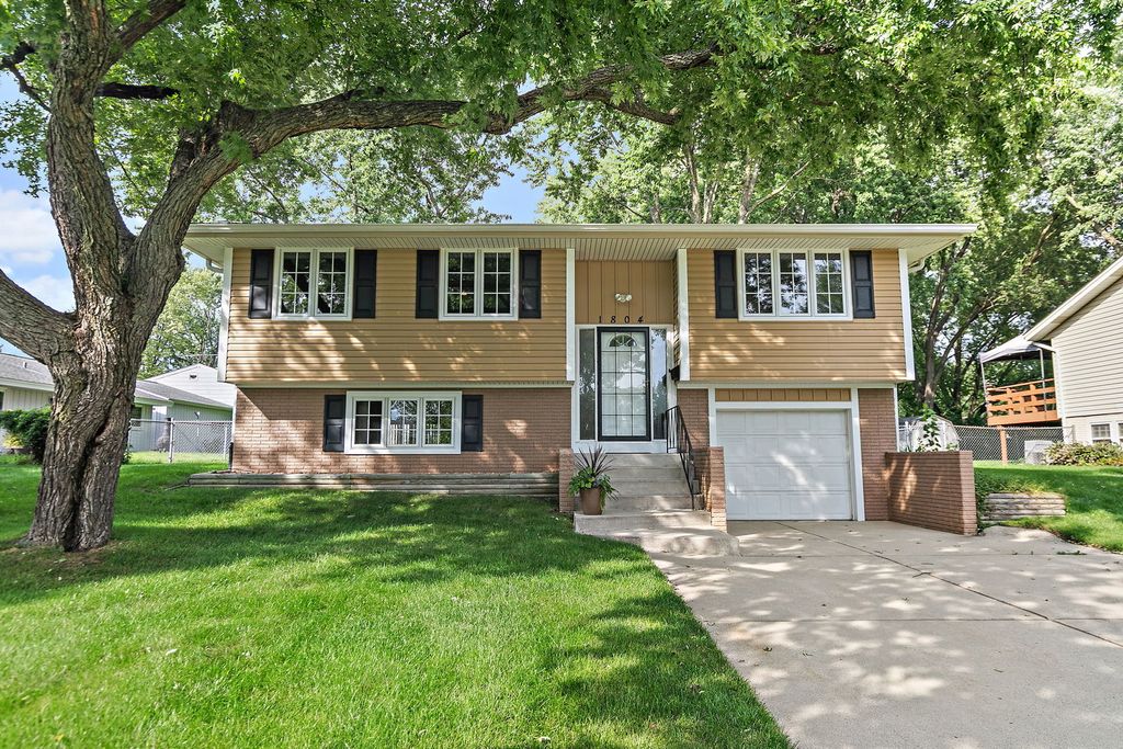 1804 Syracuse Lane, Schaumburg, IL 60193