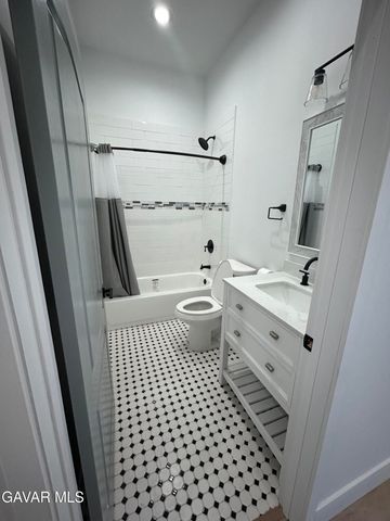 8225 Dogwood Avenue, California City, CA 93505