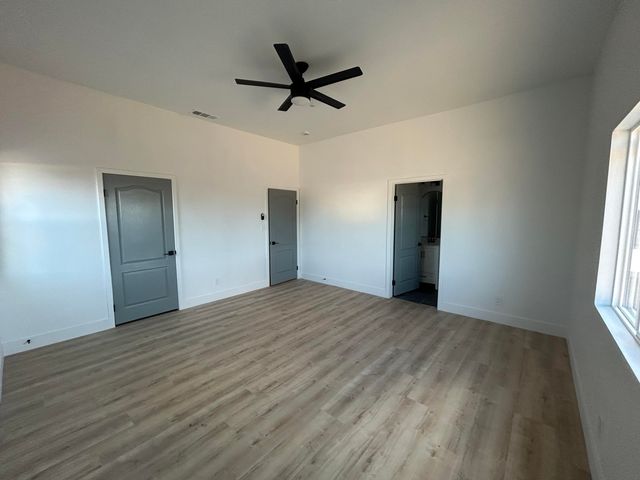 8225 Dogwood Avenue, California City, CA 93505