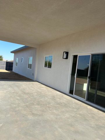 8225 Dogwood Avenue, California City, CA 93505