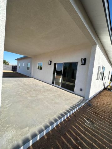 8225 Dogwood Avenue, California City, CA 93505