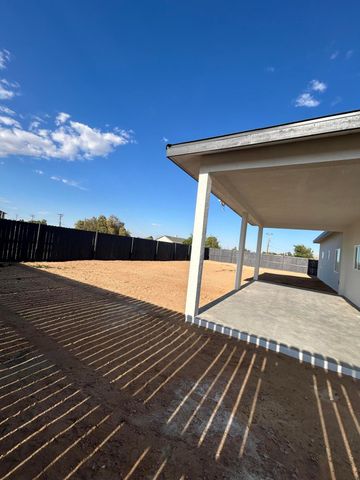 8225 Dogwood Avenue, California City, CA 93505