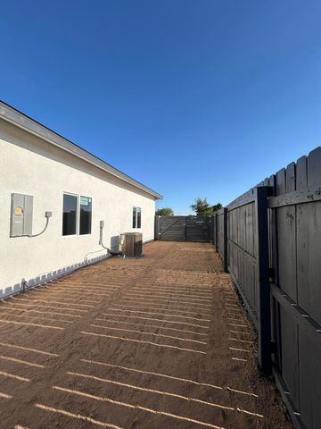 8225 Dogwood Avenue, California City, CA 93505