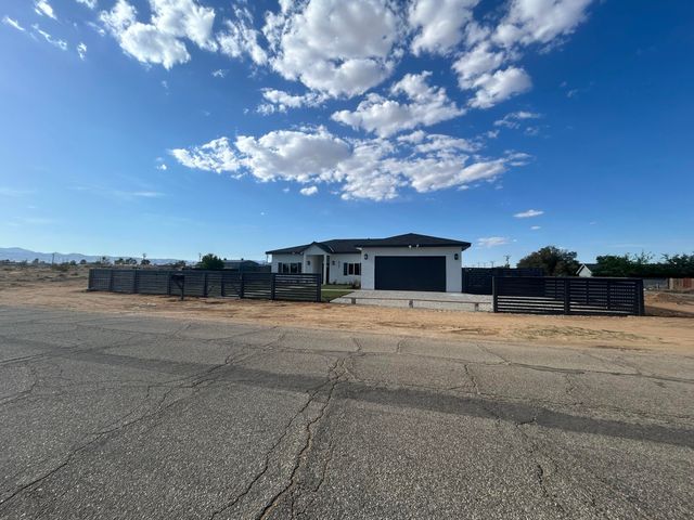 8225 Dogwood Avenue, California City, CA 93505