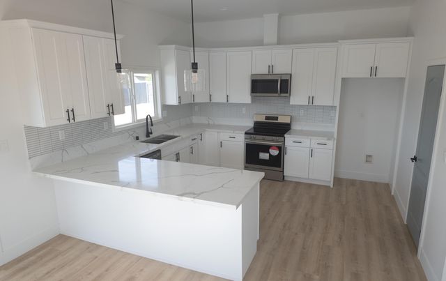 8225 Dogwood Avenue, California City, CA 93505