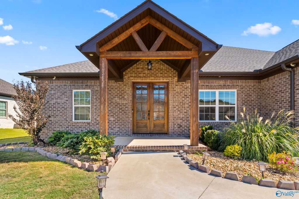 1207 Glendora Avenue, Tuscumbia, AL 35674