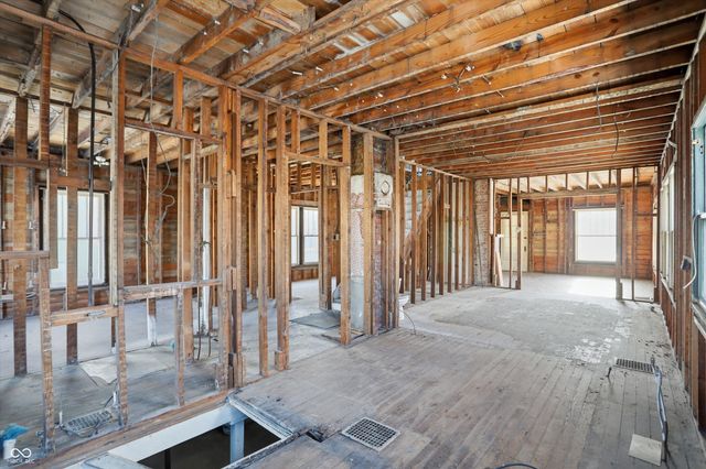 56 E Pennsylvania Street, Shelbyville, IN 46176