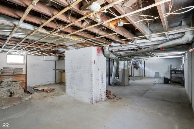 56 E Pennsylvania Street, Shelbyville, IN 46176