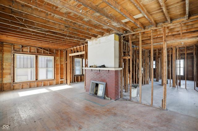 56 E Pennsylvania Street, Shelbyville, IN 46176