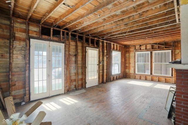 56 E Pennsylvania Street, Shelbyville, IN 46176