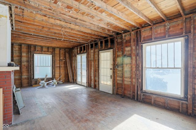 56 E Pennsylvania Street, Shelbyville, IN 46176