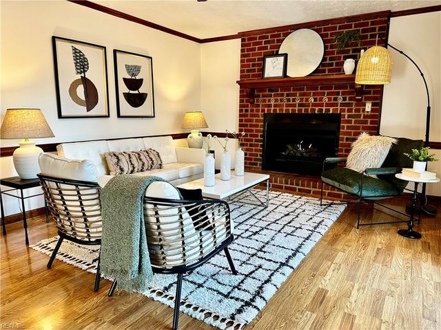 25 Hunter TRCE, Hampton, VA 23669