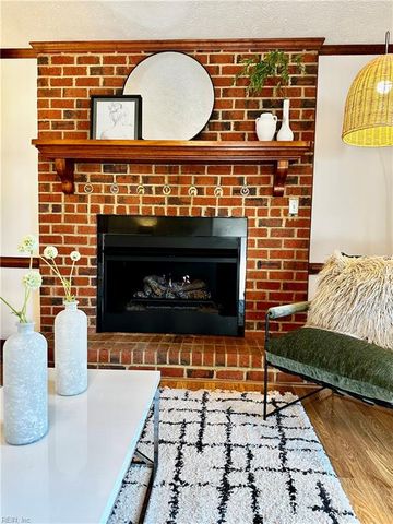 25 Hunter TRCE, Hampton, VA 23669