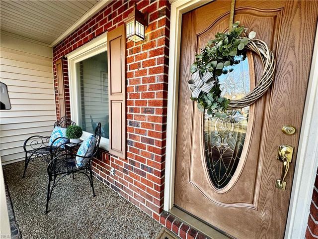 25 Hunter TRCE, Hampton, VA 23669