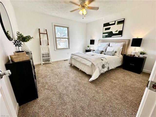 25 Hunter TRCE, Hampton, VA 23669