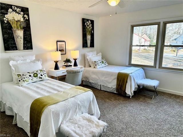 25 Hunter TRCE, Hampton, VA 23669