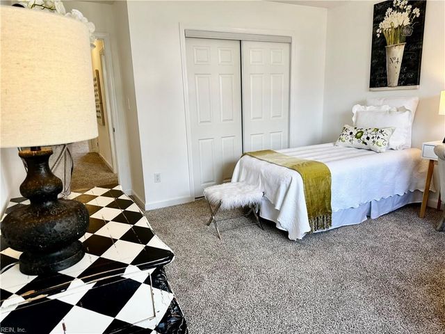 25 Hunter TRCE, Hampton, VA 23669