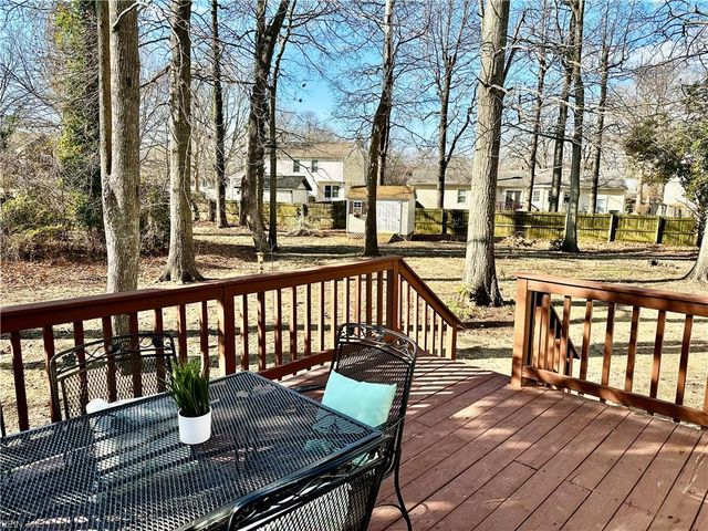 25 Hunter TRCE, Hampton, VA 23669