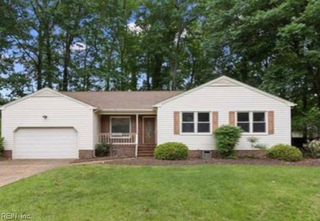 25 Hunter TRCE, Hampton, VA 23669