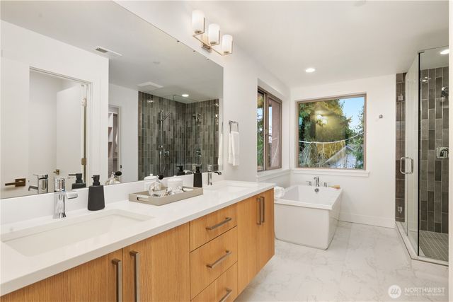 12913 NE 78th Place, Kirkland, WA 98033