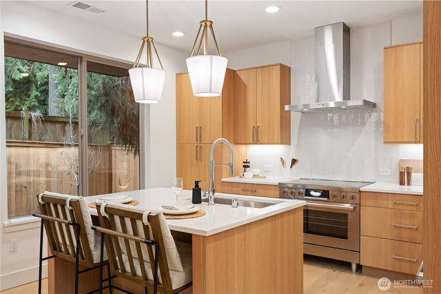 12913 NE 78th Place, Kirkland, WA 98033