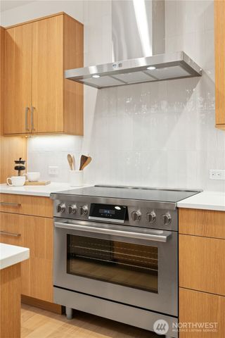 12913 NE 78th Place, Kirkland, WA 98033