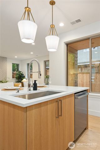 12913 NE 78th Place, Kirkland, WA 98033