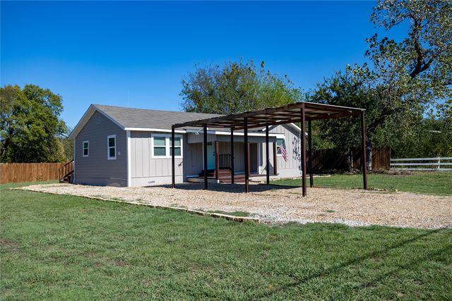 475 Locust Street, Point, TX 75472