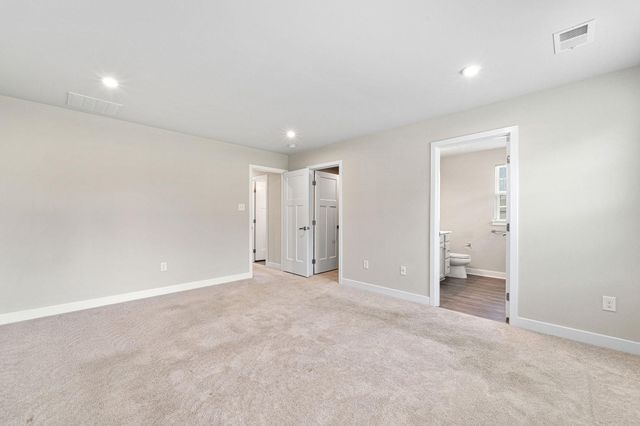 2 SPARROW CIR, Sewell, NJ 08080