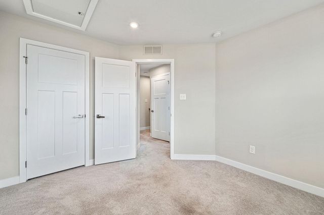 2 SPARROW CIR, Sewell, NJ 08080