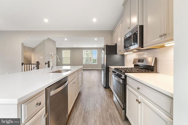 2 SPARROW CIR, Sewell, NJ 08080