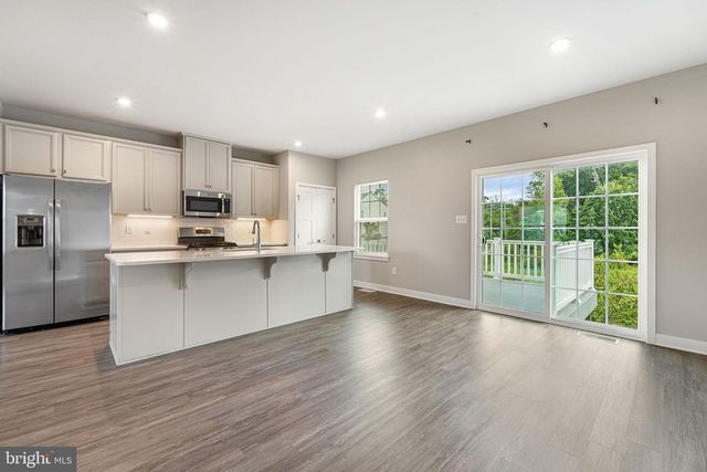 2 SPARROW CIR, Sewell, NJ 08080