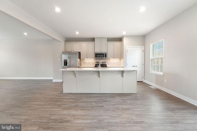 2 SPARROW CIR, Sewell, NJ 08080