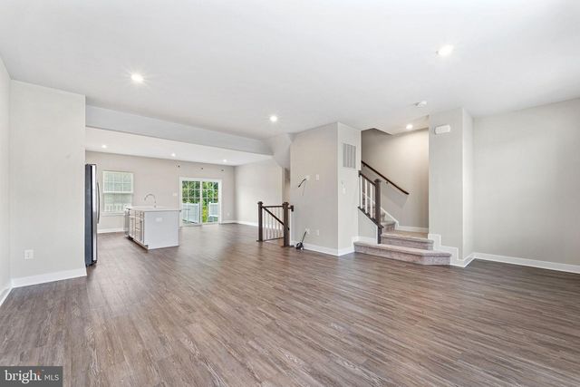2 SPARROW CIR, Sewell, NJ 08080